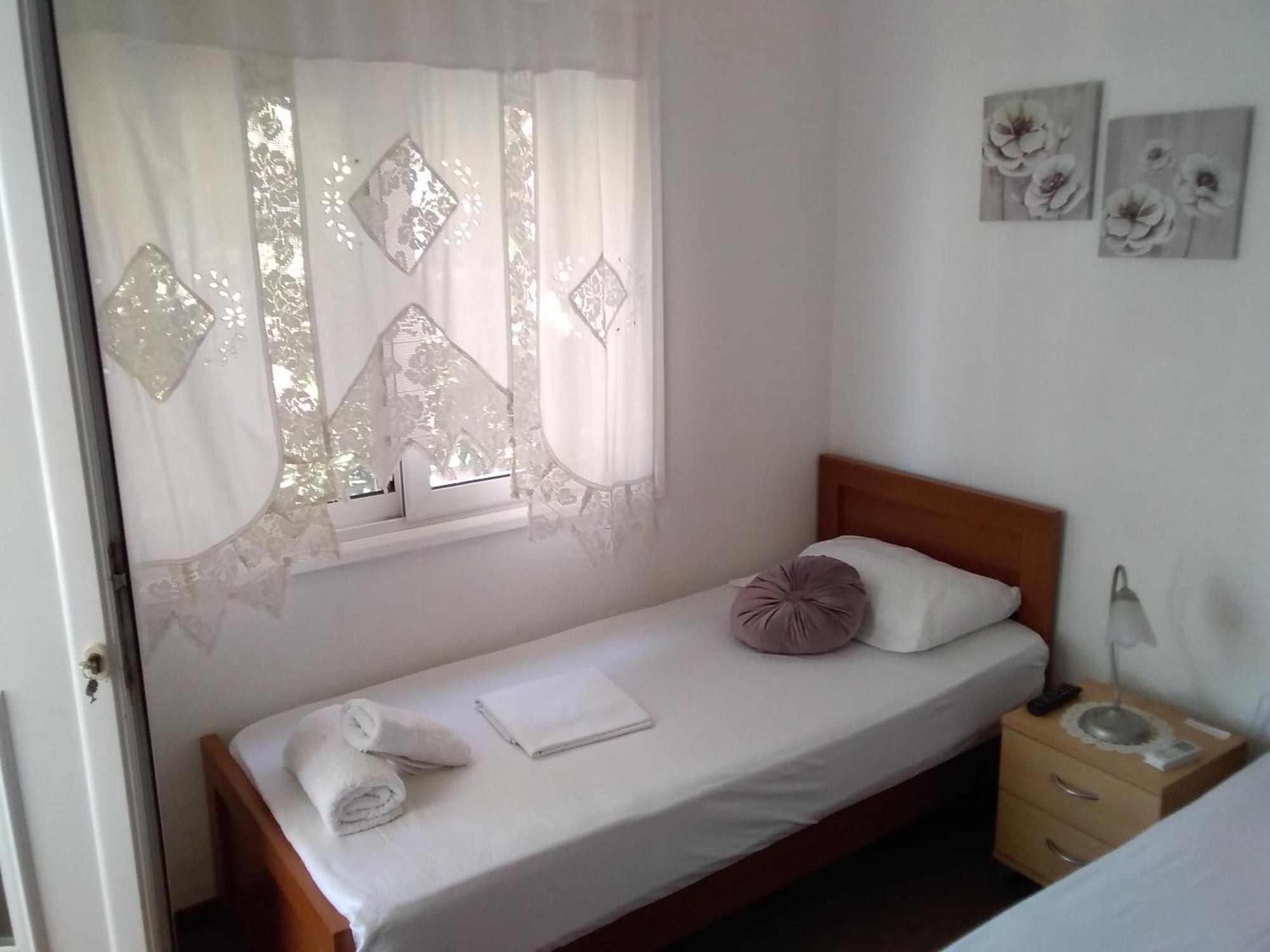 Irene House Apartment Принос Екстериор снимка